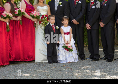 Fiore ragazza, anello portatore, Wedding, ospiti di nozze, Marin Arte e centro giardino, Ross, Marin County, California, Stati Uniti Foto Stock