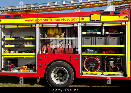 Un motore fire apparecchio visualizzazione attrezzature trasportate a bordo Foto Stock