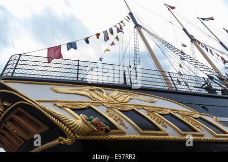 Close-up della porta di poppa la SS Gran Bretagna che mostra l'oro swan e altri disegni. La nave è stata varata nel 1843. Foto Stock