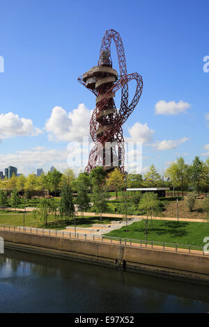 La ArcelorMittal Orbit torre di osservazione nel Queen Elizabeth Parco Olimpico di Stratford, East London, England, Regno Unito Foto Stock