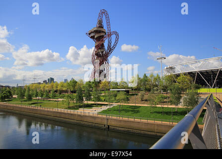 La ArcelorMittal Orbit torre di osservazione nel Queen Elizabeth Parco Olimpico di Stratford, East London, England, Regno Unito Foto Stock