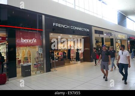 Negozio French Connection presso la lounge partenze dell'aeroporto di Sydney, terminal 2, area dell'atrio con negozi, caffetterie e ristoranti, nuovo galles del Sud, australia Foto Stock
