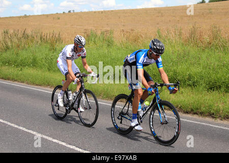 Tour de France 2014, Fase 3 - piombo rider Jan Barta avvicinando alla città di Saffron Walden, Essex, Regno Unito. Foto Stock