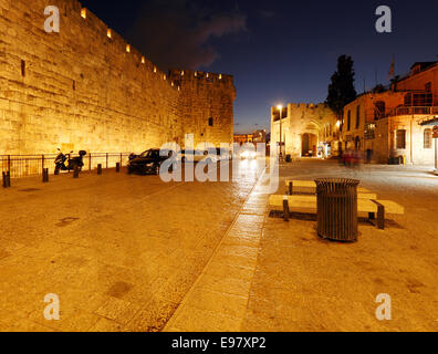 Mura della città antica di notte, Gerusalemme, Israele Foto Stock