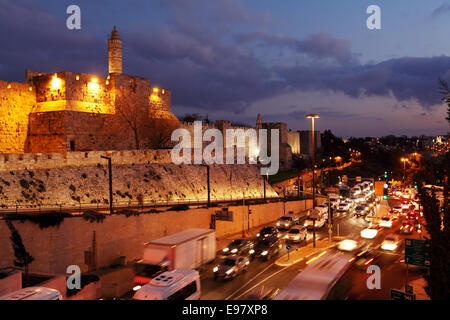 Mura della città antica di notte, Gerusalemme, Israele Foto Stock