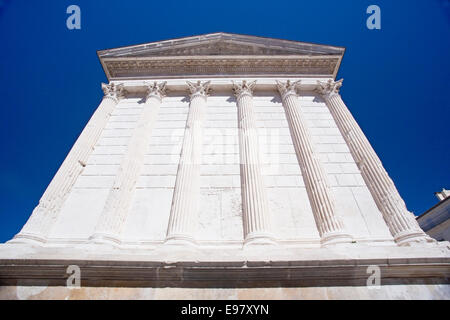 Maison Carree, antico tempio romano, Nimes, città in Francia Foto Stock