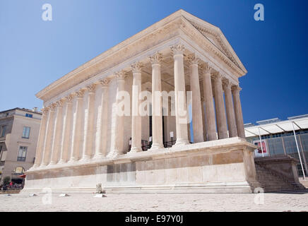 Maison Carree, antico tempio romano, Nimes, città in Francia Foto Stock