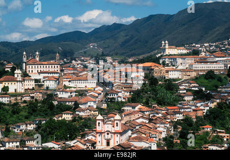 America, Brasile, Minas Gerais, Ouro Preto, vista panoramica della città vecchia Foto Stock