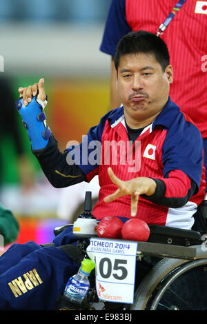 Incheon, Corea del Sud. Xxi oct, 2014. Takayuki Kitani (JPN) Boccia : Individuali misti BC1 a palestra di Namdong durante il 2014 Incheon Asian Para giochi in Incheon, Corea del Sud . © Giovanni Osada AFLO/sport/Alamy Live News Foto Stock