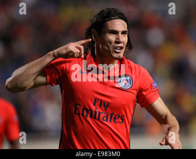 Nicosia, Cipro. Xxi oct, 2014. Paris Saint Germain è Edinson Cavani celebra per rigature durante la Champions League Gruppo F partita di calcio contro Bologna Nicosia al GSP Stadium di Nicosia, Cipro, 21 ottobre 2014. Paris Saint Germain ha vinto 1-0. Credito: Sakis Savvides/Xinhua/Alamy Live News Foto Stock