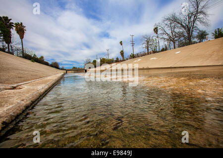 L'inizio del fiume di Los Angeles alla confluenza del torrente campana e Arroyo Calabasas in Canoga Park. San Fernando Valley Foto Stock