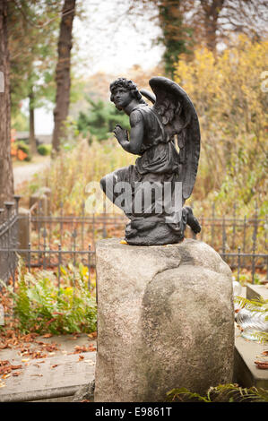 Malinconici black angel statua, un monumento sulla tomba Foto Stock