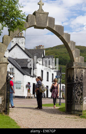 Il Kilmartin Hotel nel villaggio di Kilmartin Argyll and Bute, Scozia vista dal sagrato della chiesa Kilmartin. Foto Stock