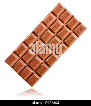 Barra di cioccolato isolato su sfondo bianco timbrato con la parola al cioccolato Foto Stock