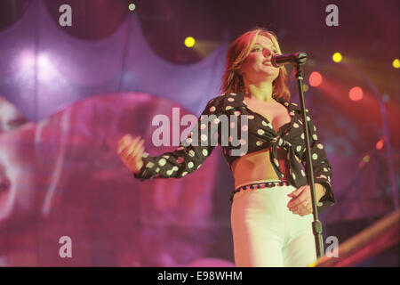 Spice Girls in concerto a Glasgow SECC, a Glasgow in Scozia, nel 1998. Foto Stock