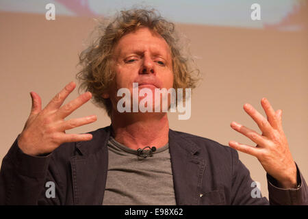 Grayson Perry - Chi Siete?, Display alla National Portrait Gallery di Londra Foto Stock