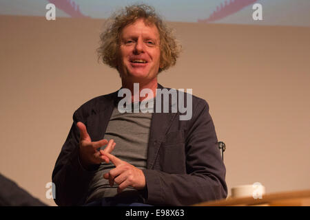 Grayson Perry - Chi Siete?, Display alla National Portrait Gallery di Londra Foto Stock