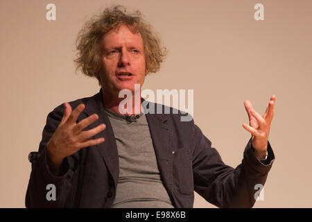 Grayson Perry - Chi Siete?, Display alla National Portrait Gallery di Londra Foto Stock