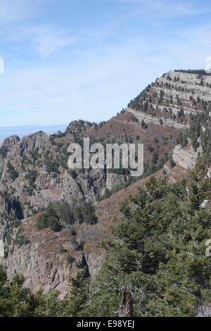Faccia occidentale delle Sandia Mountains vicino a Albuquerque, New Mexico - USA Foto Stock