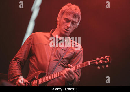Paul Weller sul palco in concerto a 'Rock sul verde', a Glasgow in Scozia, nel mese di agosto 2000. Foto Stock