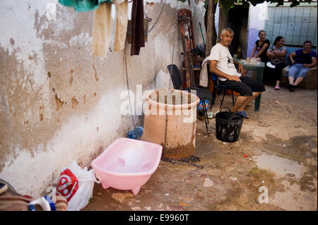 Immigrati temporanei provenienti dalla Romania venuto morali de Calatrava, Ciudad Real, Spagna, per lavorare in vendemmia. Foto Stock