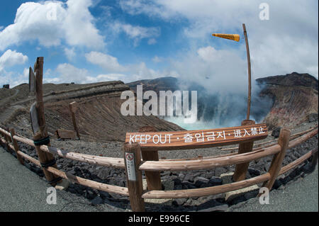 Il cratere vulcanico, il Monte Aso, Giappone. Foto Stock