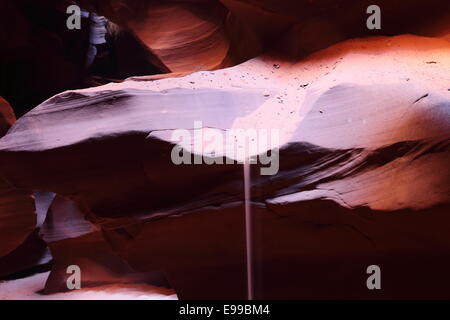 La sabbia caduta incandescente formazioni rocciose nella parte superiore Antelope Canyon Foto Stock