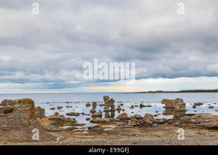 Iconici paesaggio rauk su Gotland, Svezia Foto Stock