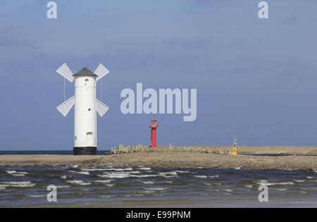 Faro di mulino Swinoujscie, Polonia Foto Stock