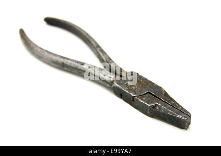 Flat-nose pliers su sfondo bianco Foto Stock