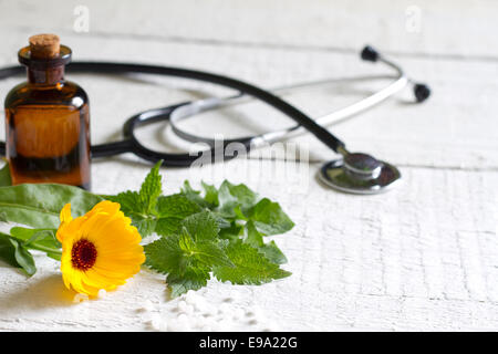 Medicina alternativa di erbe e di pillole omeopatici concept Foto Stock