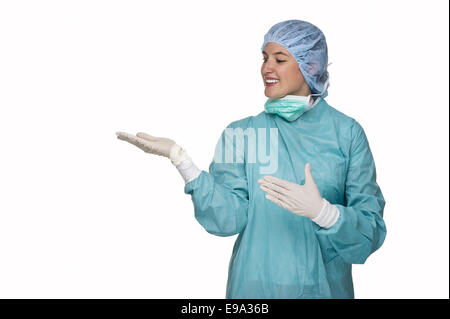 OP medico con indumenti di protezione Foto Stock