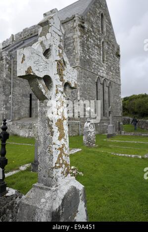 Celtic Cross vicino Corcomroe Abbey (Irlanda) Foto Stock