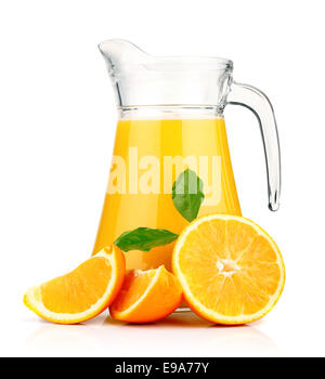Il succo di arancia in brocca e arance. Foto Stock