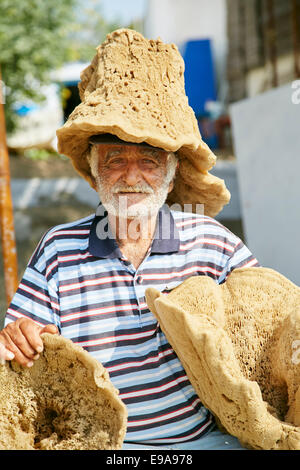 Mercato tradizionale venditore nell'isola greca di Pserimos village Foto Stock