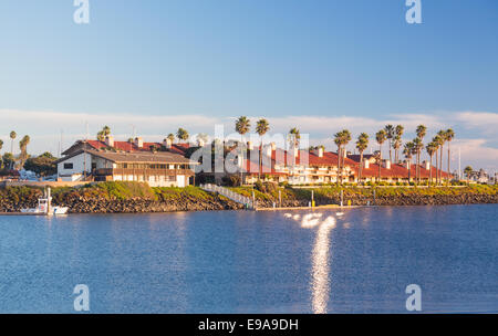 Costoso case e barche ventura Foto Stock