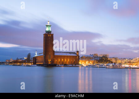 Municipio di Stoccolma al crepuscolo e la Svezia Foto Stock