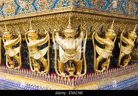 Golden Garuda al Grand Palace Thailandia Foto Stock