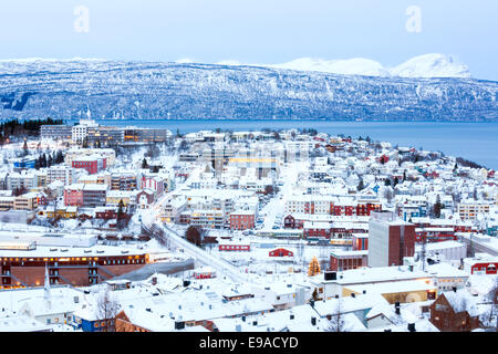 Narvik città al crepuscolo in Norvegia Foto Stock