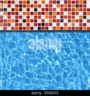 Piscina a mosaico sullo sfondo Foto Stock