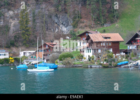 Villaggio vintage intorno al lago di Thun, Svizzera Foto Stock