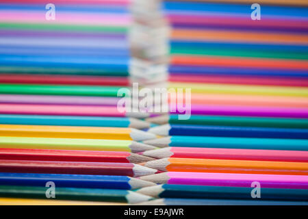 Righe di matite di colore Foto Stock