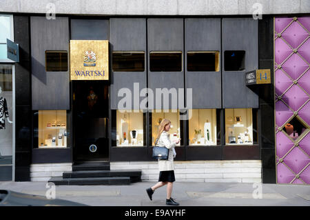 Londra, Inghilterra, Regno Unito. Wartski shop, 14 Grafton Street - specializzato in Carl Fabergé, Russo opere d'arte, gioielli e Sil Foto Stock