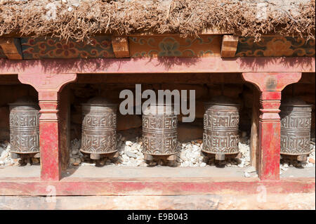 La preghiera buddista ruote, Kagbeni Gompa monastero, Mustang inferiore, Nepal, Asia Foto Stock