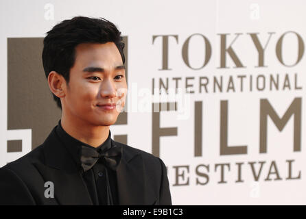 Tokyo, Giappone. 23 ott 2014. Sud coreano Kim attore Soo Hyun pone per le foto al red carpet cerimonia del ventisettesimo Tokyo International Film Festival in Tokyo, Giappone, Ottobre 23, 2014. La Tokyo International Festival verrà eseguito da ott. 23 al 31. Credito: Stringer/Xinhua/Alamy Live News Foto Stock