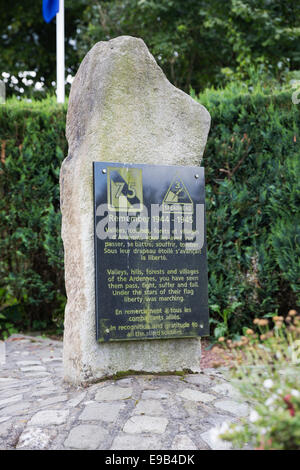 Close up della pietra presso il monumento in memoria del settantacinquesimo Divisione di Fanteria e la terza divisione corazzate Foto Stock