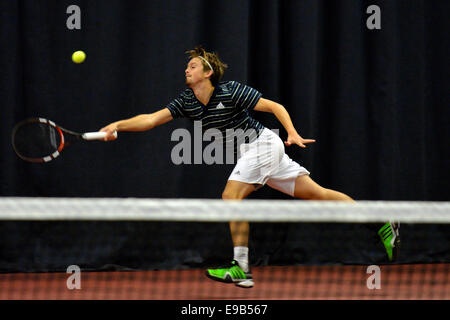 Manchester Centro Tennis di Manchester, UK 23 ottobre 2014 Joshua Milton (Gran Bretagna) in azione durante il suo quarto di finale sconfitta dalla numero 3 seme Jules Marie (Francia), che si incontreranno in Gran Bretagna da Tom Farquharson domani in semi-finale. Battito Farqharson Robin Lang (Germania), 6-4, 6-0. Aegon GB Pro-Tennis Manchester, UK Credit: Giovanni friggitrice/Alamy Live News Foto Stock