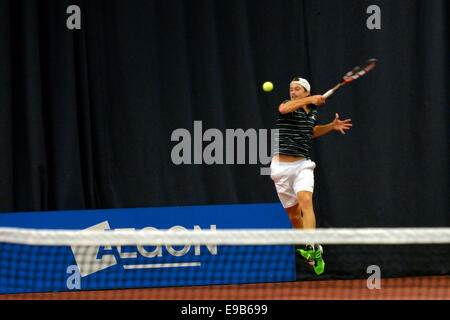 Manchester Centro Tennis di Manchester, UK 23 ottobre 2014 Joshua Milton (Gran Bretagna) in azione durante il suo quarto di finale sconfitta dalla numero 3 seme Jules Marie (Francia), che si incontreranno in Gran Bretagna da Tom Farquharson domani in semi-finale. Battito Farqharson Robin Lang (Germania), 6-4, 6-0. Aegon GB Pro-Tennis Manchester, UK Credit: Giovanni friggitrice/Alamy Live News Foto Stock