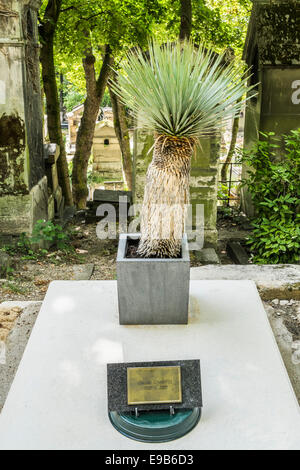 Graveside francese dei film del regista Claude Chabrol, cimitero Pere Lachaise, Parigi, Ile de france, Francia Foto Stock