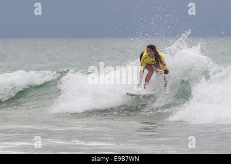 Hossegor, Francia. 20 agosto 2014. Lo Swatch Girls-Pro internazionale campionati di surf. Maeda Mahina (HAW) . L evento è stato vinto da Nikki Van Dijk (AUS) © Azione Sport Plus/Alamy Live News Foto Stock